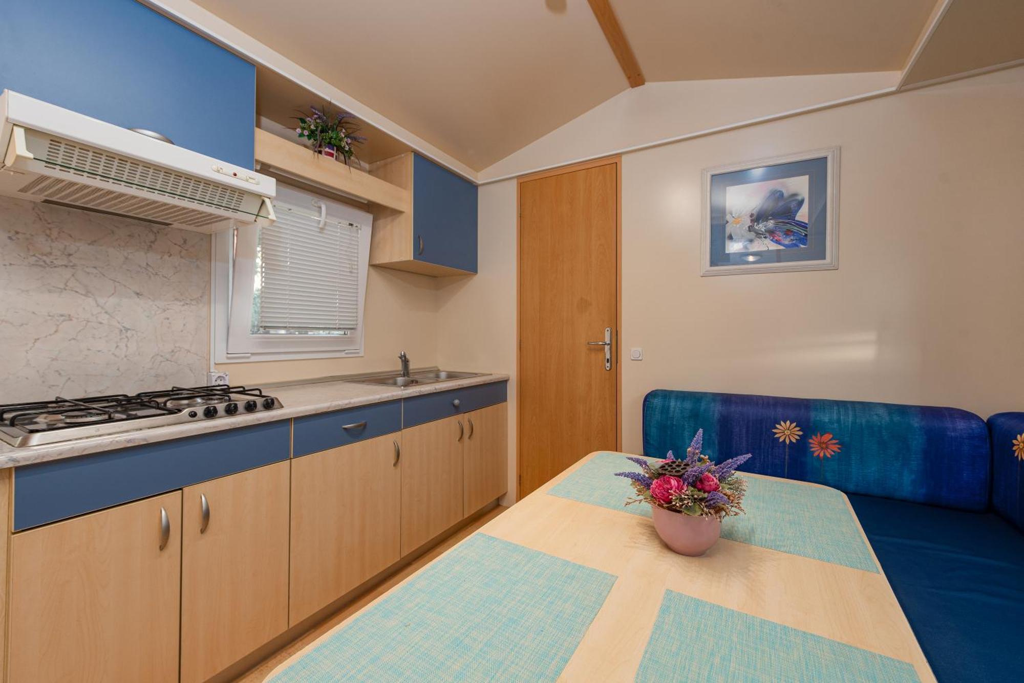 Camp Mrkva Mobile Homes With Pool Сукошан Номер фото