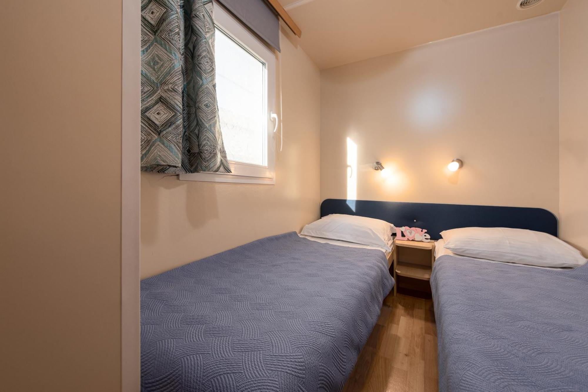 Camp Mrkva Mobile Homes With Pool Сукошан Номер фото