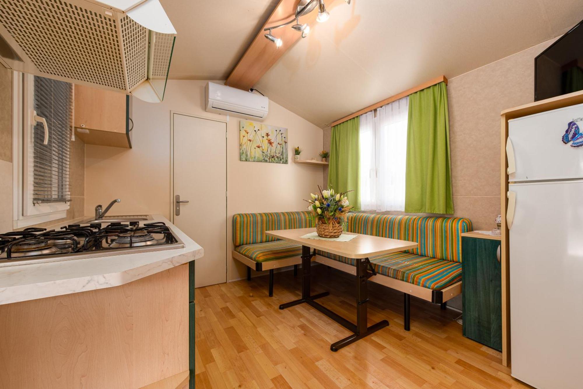 Camp Mrkva Mobile Homes With Pool Сукошан Номер фото