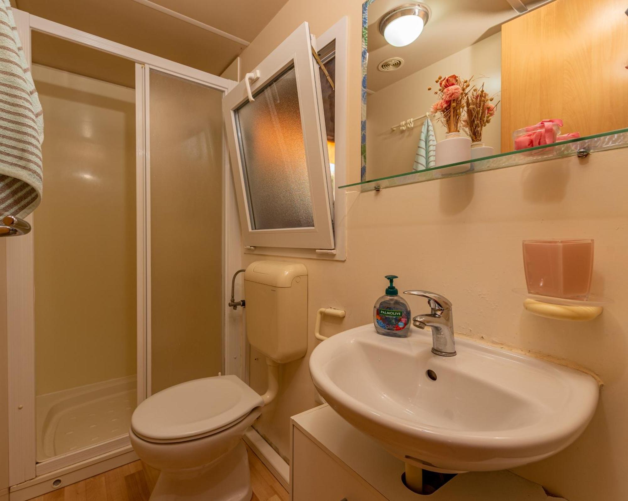 Camp Mrkva Mobile Homes With Pool Сукошан Номер фото
