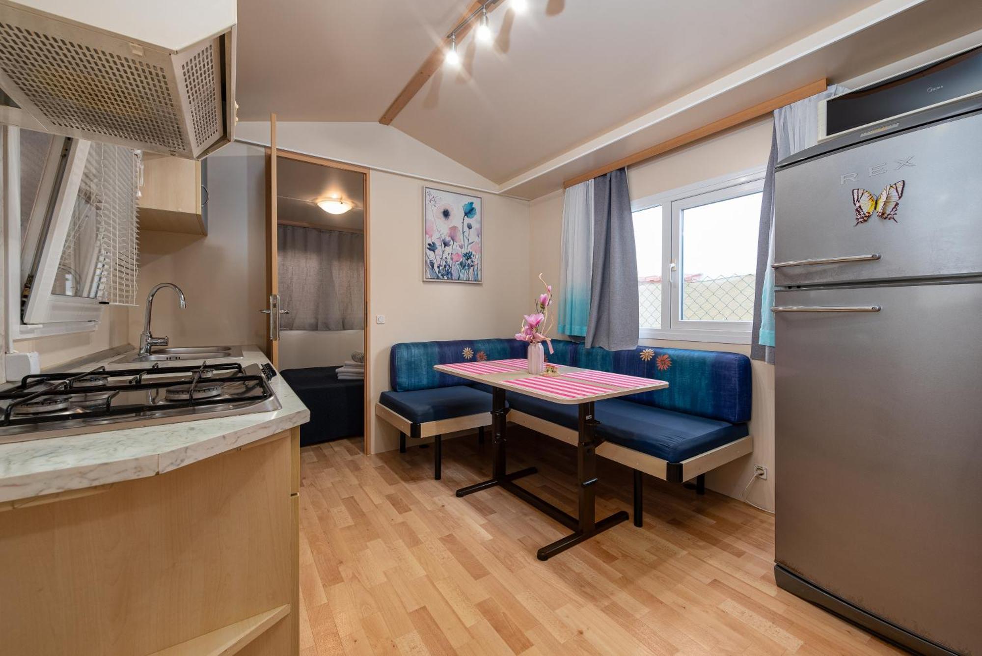 Camp Mrkva Mobile Homes With Pool Сукошан Номер фото
