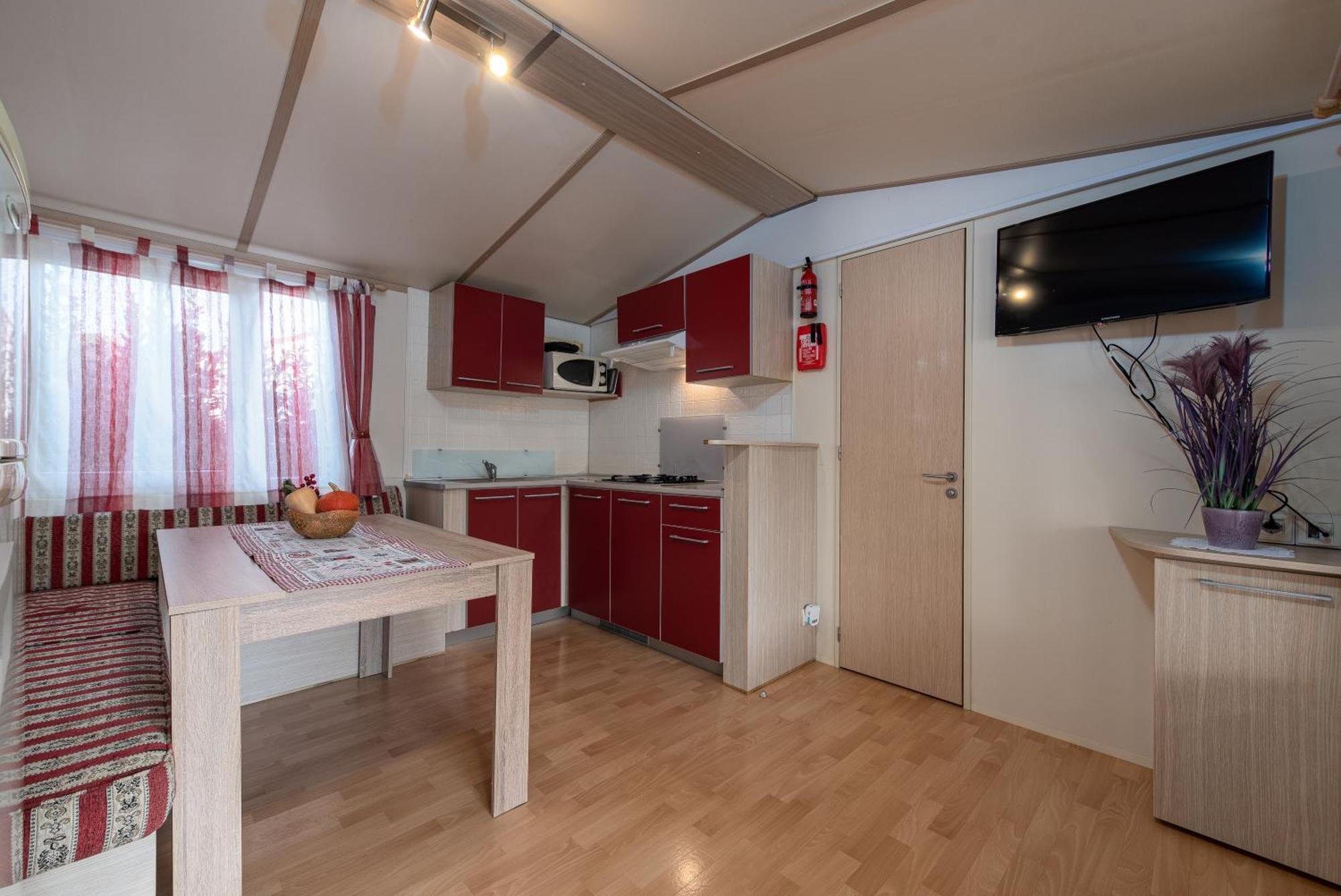 Camp Mrkva Mobile Homes With Pool Сукошан Номер фото